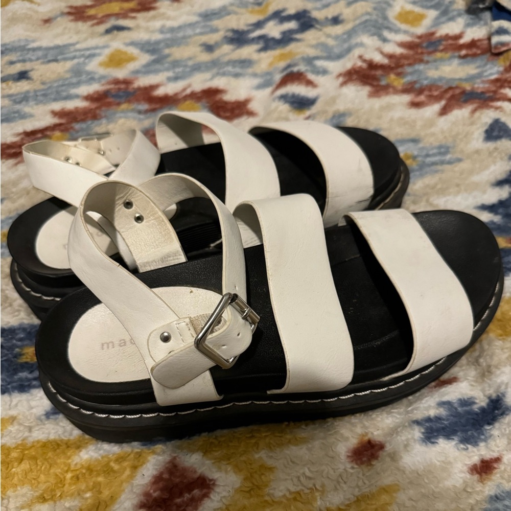 Woman’s platform sandal